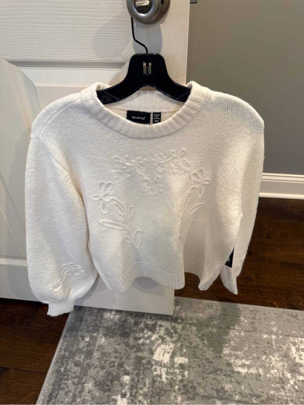 NWT RD Style Cream Floral Embroidered Crewneck Sweater - Women's